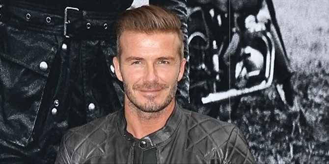 Ο David Beckham με μαύρο δερμάτινο μπουφάν