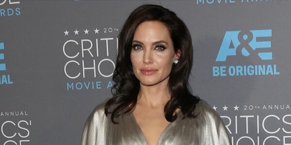 Αφαίρεσε και τις ωοθήκες της η Jolie: «είχα 50% πιθανότητα για καρκίνο»!