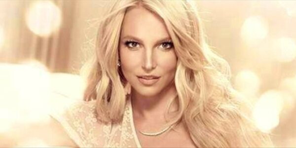 Κι όμως, η Britney Spears επέστρεψε στα…θρανία!
