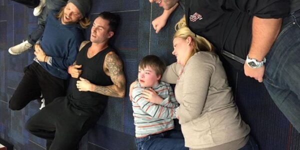 Θα δακρύσετε: Δείτε τι έκανε ο Adam Levine όταν fan του με «Down» έπαθε κρίση πανικού