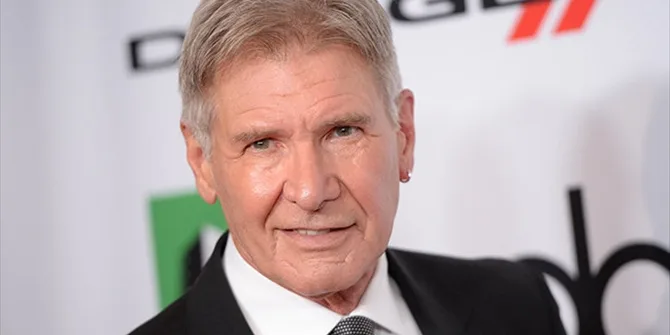 Ο Harrison Ford σε επίσημη εμφάνιση με κοστούμι.