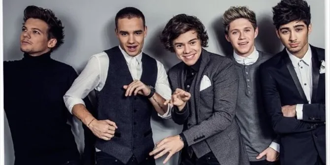 Το συγκρότημα One Direction σε ομαδική φωτογράφιση.