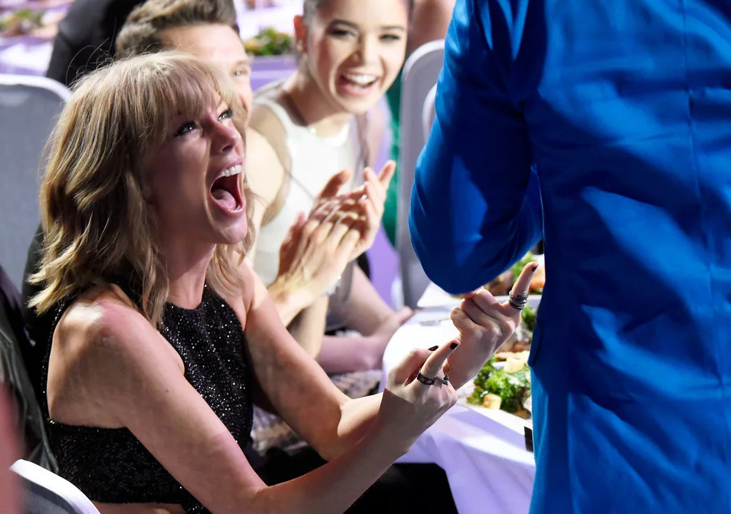 Taylor-Swift-iHeartRadio-Music-Awards-2015-1