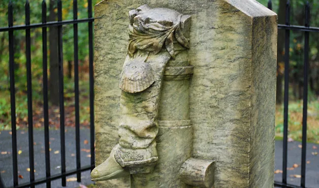 Weird_Monuments_2