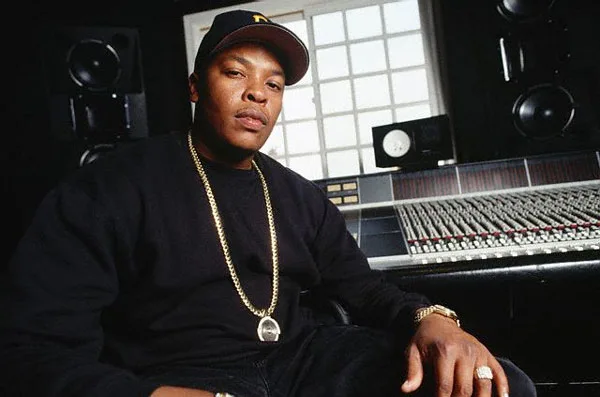 Ο Dr. Dre σε στούντιο ηχογράφησης