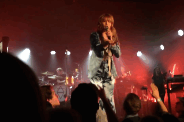 Δείτε τους Florence and the Machine να ερμηνεύουν ζωντανά τα νέα τους τραγούδια