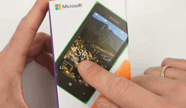 Microsoft Lumia 435 unboxing
