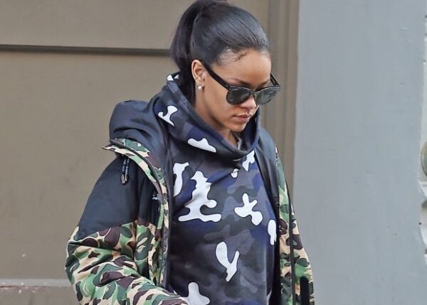 Εντάξει, το τερμάτισε! Δείτε τη Rihanna να κάνει γυμναστική φορώντας γυαλιά ηλίου!