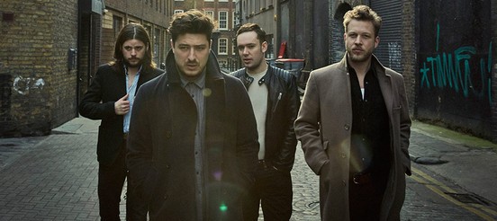 Δείτε τους Mumford and Sons να ερμηνεύουν ζωντανά το ολοκαίνουριο τραγούδι τους «Snake Eyes»