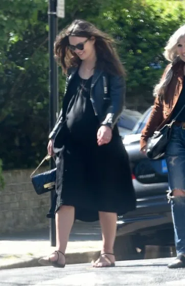EXCLUSIVE: INF - A Very Pregnant Keira Knightley Heads To Lunch With Her Mom & Husband In London