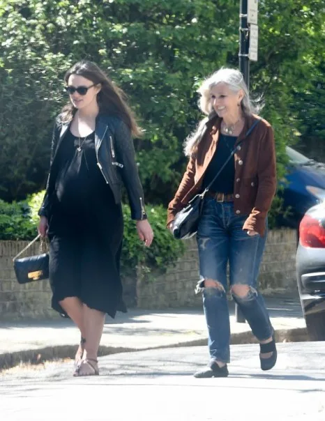 EXCLUSIVE: INF - A Very Pregnant Keira Knightley Heads To Lunch With Her Mom & Husband In London