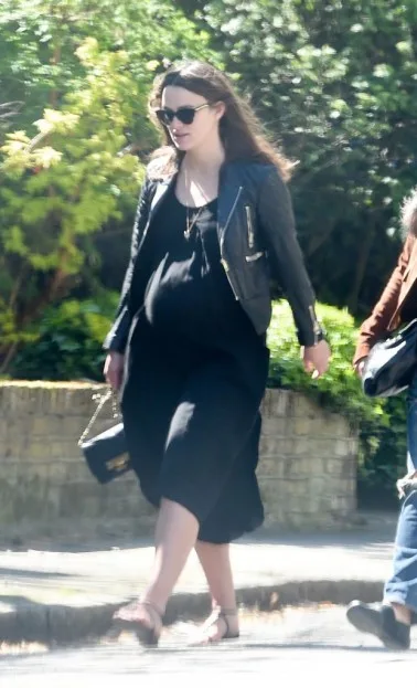 EXCLUSIVE: INF - A Very Pregnant Keira Knightley Heads To Lunch With Her Mom & Husband In London