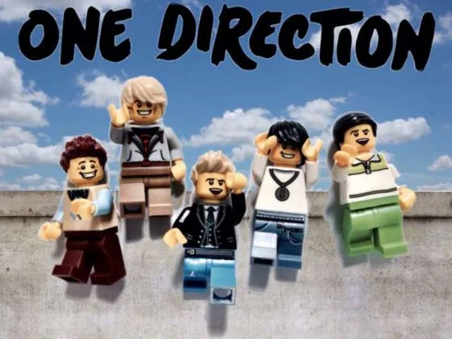 Φιγούρες Lego που αναπαριστούν το συγκρότημα One Direction.