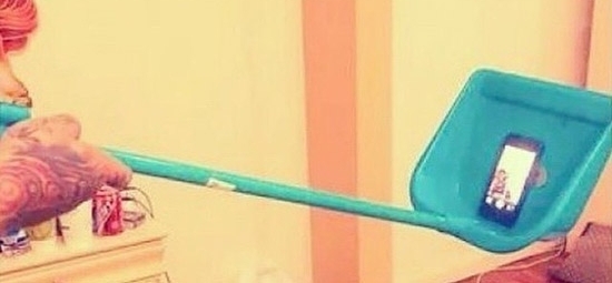 Πολύ γέλιο! 10 περιπτώσεις που τα selfie sticks…απέτυχαν