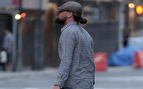 Αγνώριστος και με τραγιάσκα ο Leonardo DiCaprio στους δρόμους της Νέας Υόρκης! Δείτε τον