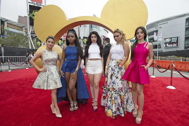 Στιγμιότυπο από τα Radio Disney Music Awards 2015 στο Nokia Theatre του Λος Άντζελες με τις Fifth Harmony.