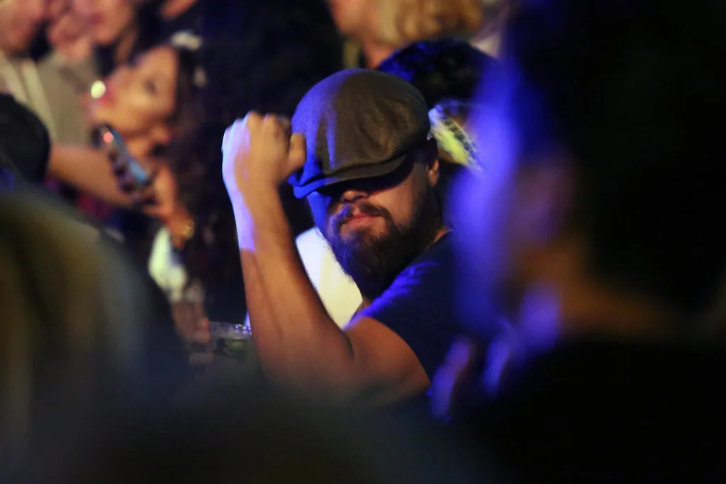 Leonardo-DiCaprio-Dancing-Coachella-2015-1