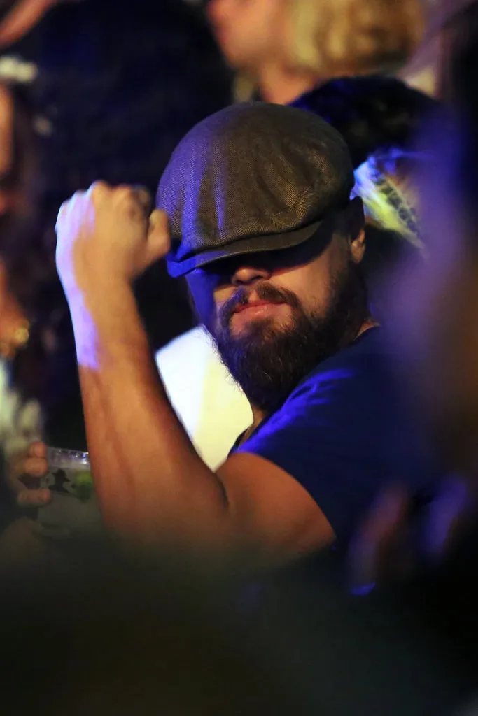 Leonardo-DiCaprio-Dancing-Coachella-2015-2