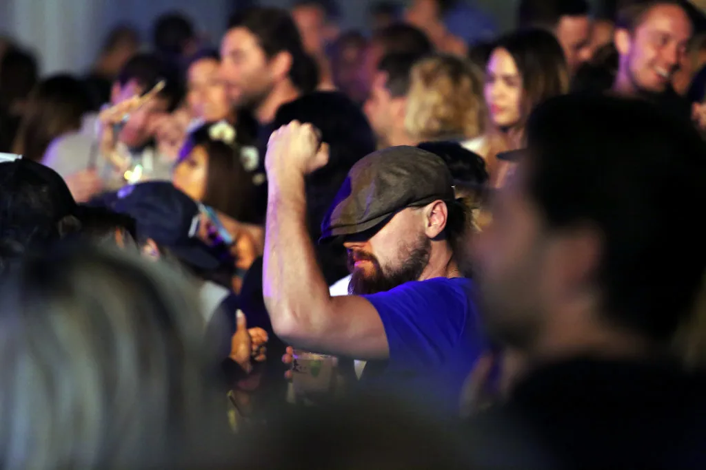 Leonardo-DiCaprio-Dancing-Coachella-2015-4