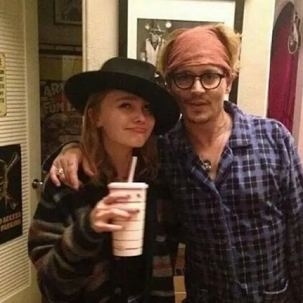 Lily-Rose-Depp-Johnny-Depp