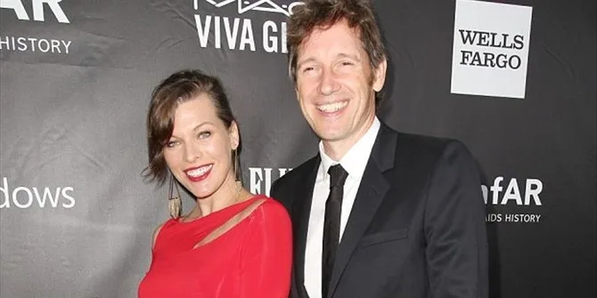 Η Mila Jovovich με τον σύζυγό της Paul W. S. Anderson σε εκδήλωση.