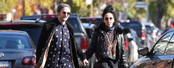Δείτε τη σύντροφο του Robert Pattinson γυμνή στη μπανιέρα!