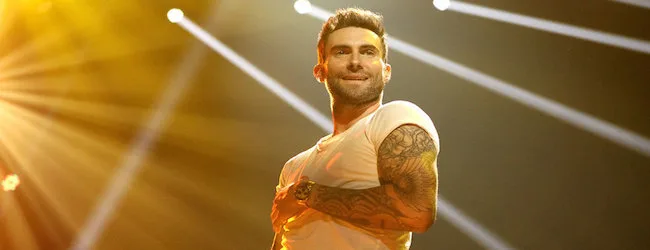 Ο Adam Levine των Maroon 5 στη σκηνή