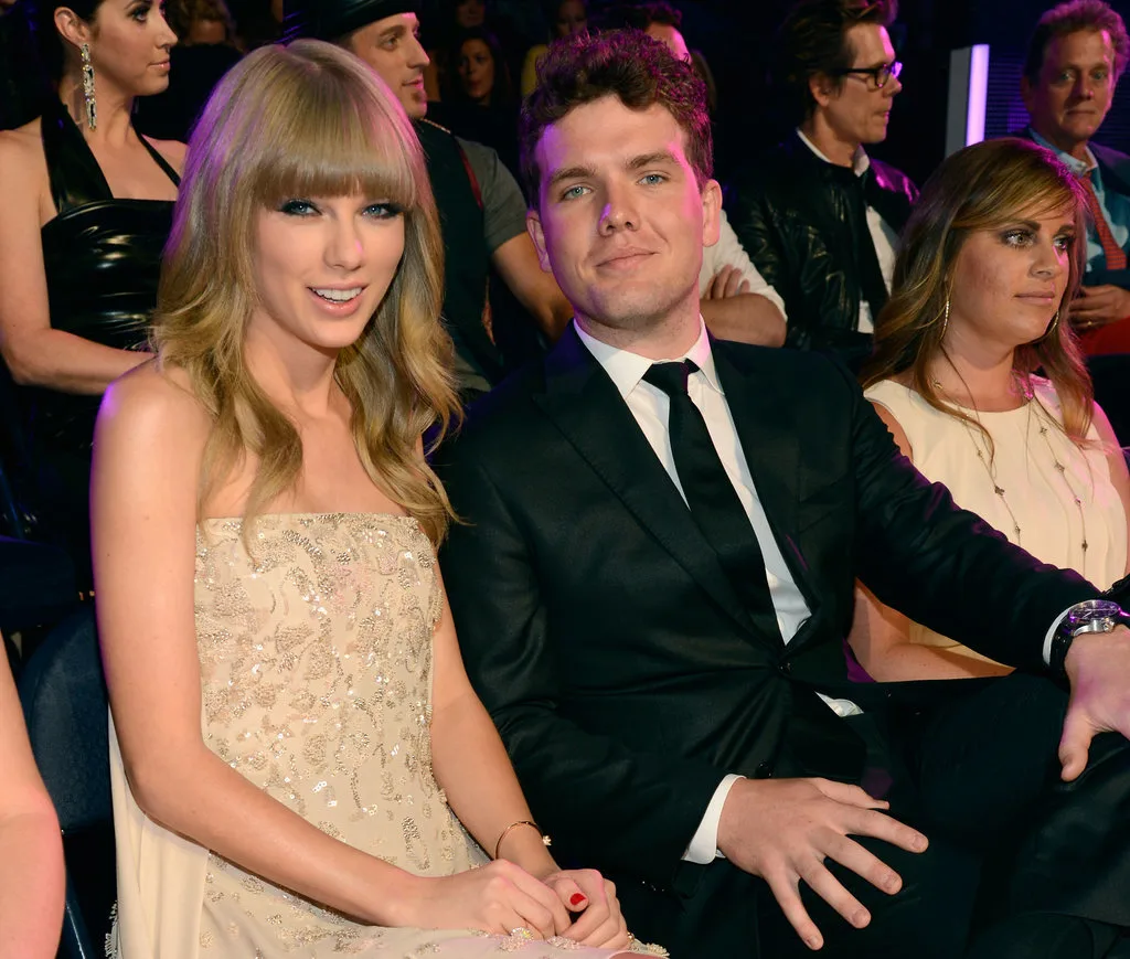 When-his-suit-outshined-Taylor-dress