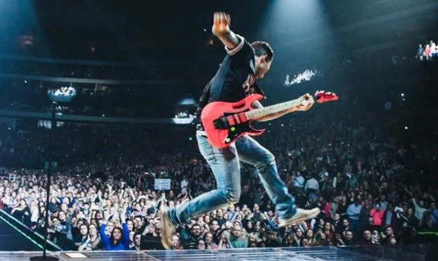adamlevine_h_633_451