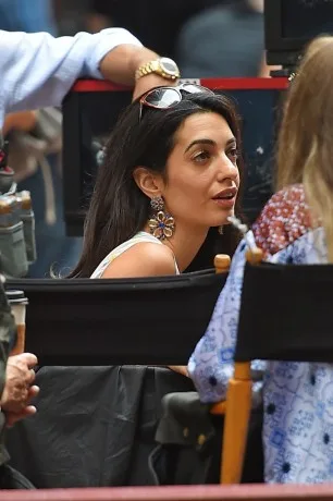 clooney-alammudin-tainia2-306x460