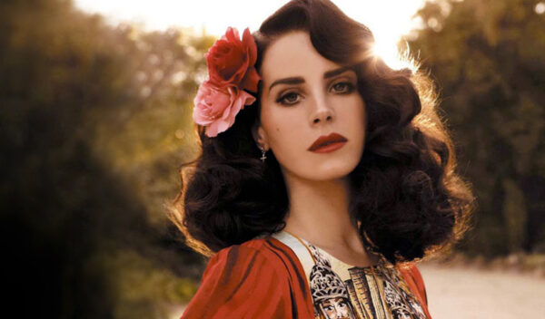 Νέο λουκ για την Lana Del Rey! Δείτε πως έκανε το μαλλί της
