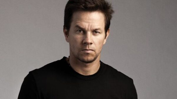 Μπράβο του! Δείτε τον Mark Wahlberg να προσφέρει 100 δολάρια σε έναν άστεγο