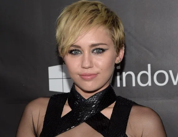Η Miley Cyrus στο amfAR LA Inspiration Gala 2014 στο Hollywood της Καλιφόρνια.