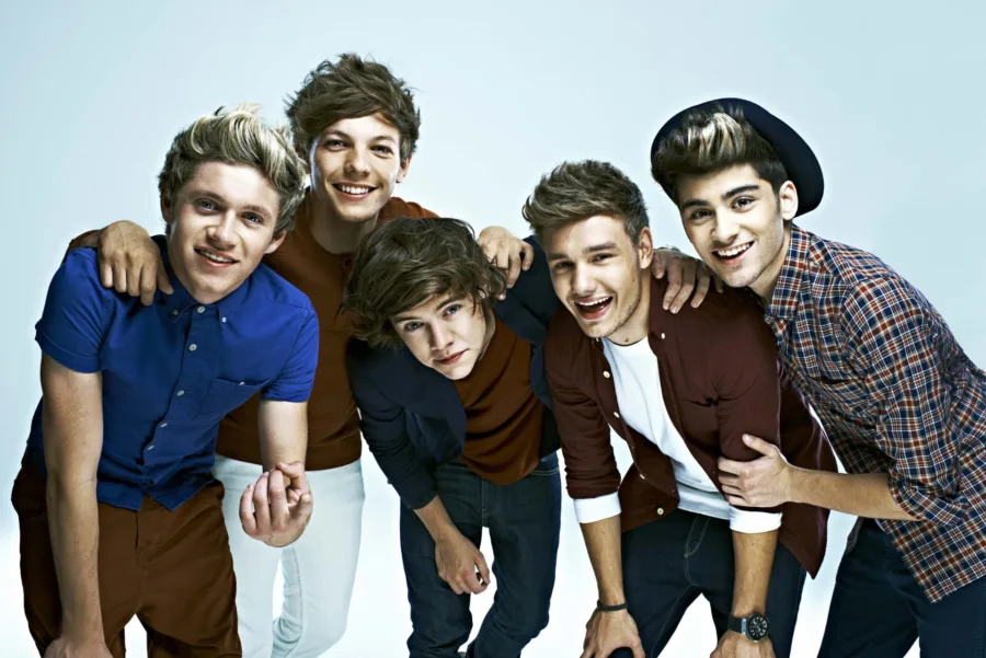 Το συγκρότημα One Direction σε ομαδική φωτογραφία.