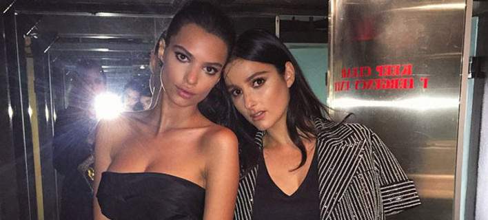 Η Emily Ratajkowski με φίλη της σε πάρτι στη Νέα Υόρκη.