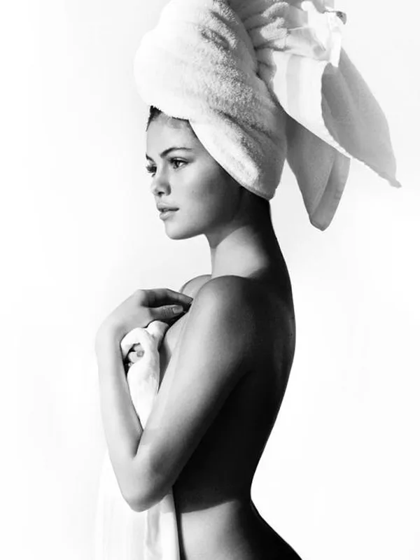 selena-gomez-nude-towel-full