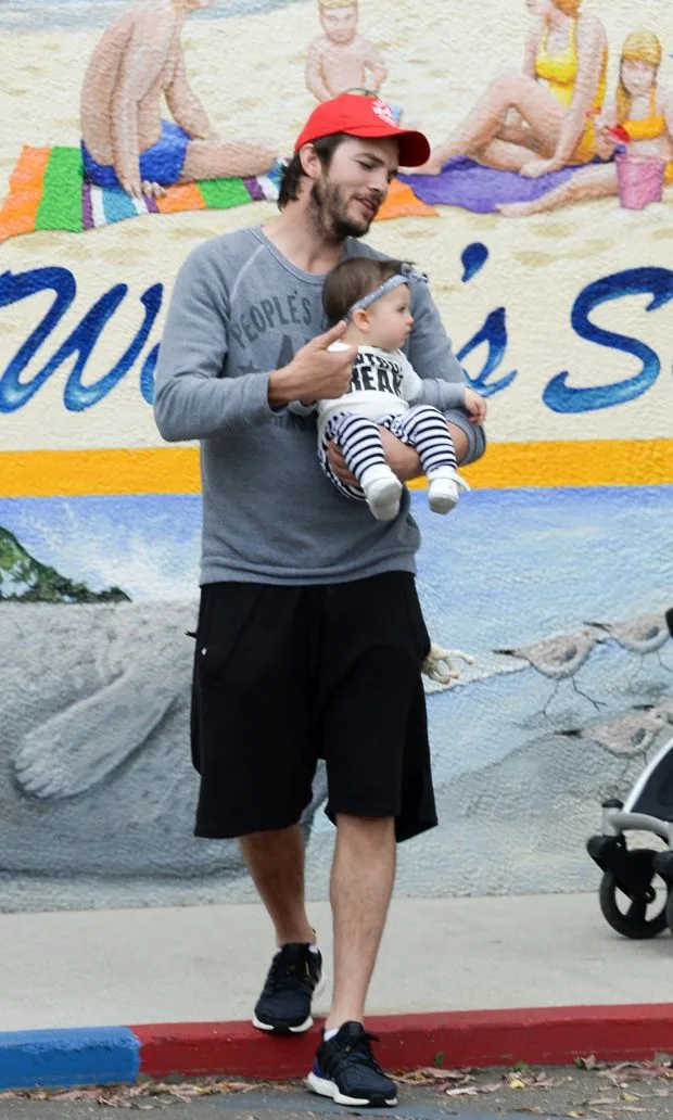 EXCLUSIVE: ** PREMIUM RATES APPLY** Mila Kunis and Ashton Kutcher spend the day in Carpenteria