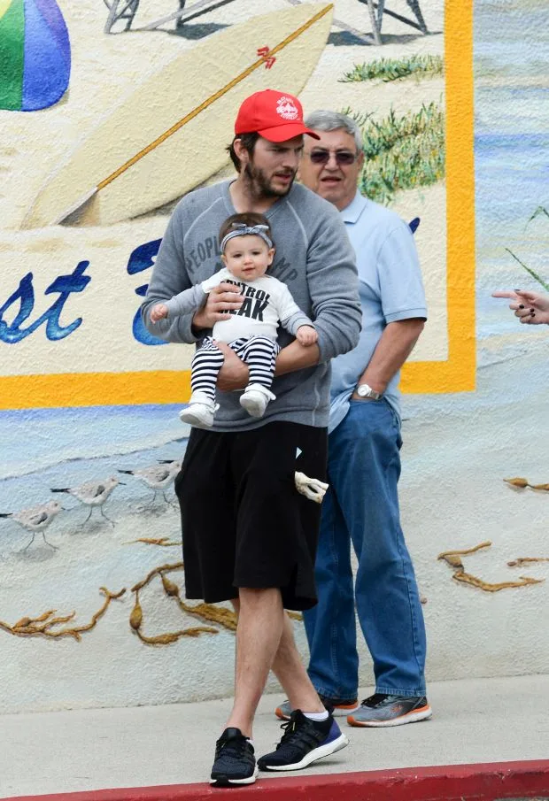 EXCLUSIVE: ** PREMIUM RATES APPLY** Mila Kunis and Ashton Kutcher spend the day in Carpenteria