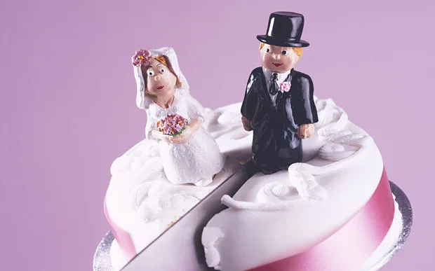 27513921_Divorce_A_3303559b