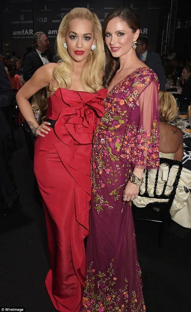 28F4022100000578-3092184-Thanks_for_the_dress_Rita_chats_to_designer_Georgina_Chapman_who-a-31_1432279890802