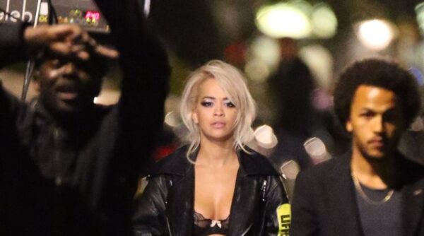 Με τα εσώρουχα στο νέο της video clip η Rita Ora!!