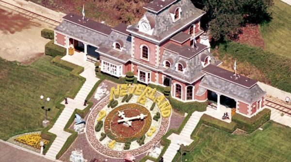 Στο σφυρί για 100 εκατ. δολάρια η Neverland του Michael Jackson! Δείτε τις απίστευτες φωτογραφίες