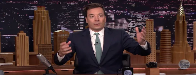 Ο Jimmy Fallon στο πλατό της εκπομπής The Tonight Show.