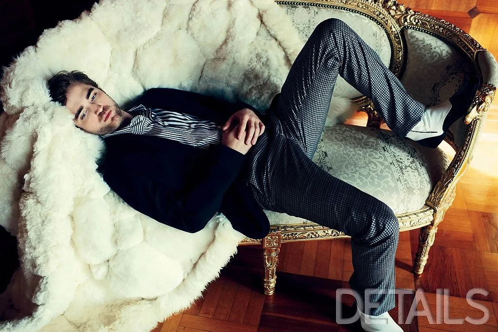 When-He-Looked-Lonely-Settee