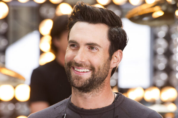 Επίθεση με…ζάχαρη δέχτηκε ο Adam Levine των Maroon 5! Δείτε το video