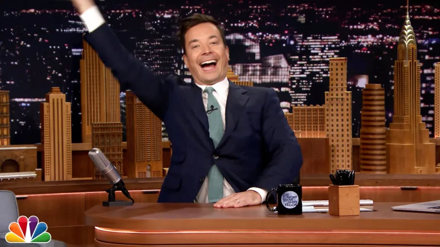 Ο Jimmy Fallon στο πλατό της εκπομπής The Tonight Show.