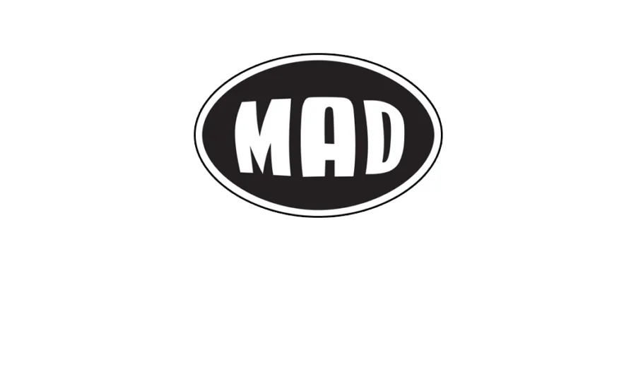 Το λογότυπο του MAD σε μαύρο οβάλ φόντο.