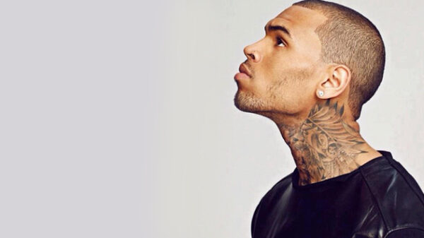Αυτά δεν γίνονται: Ο Chris Brown γύρισε σπίτι και βρήκε μια γυμνή γυναίκα στο κρεβάτι του!