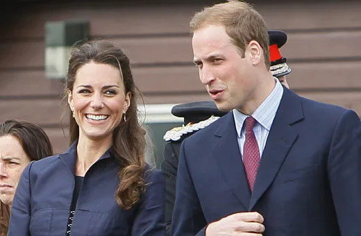 Η Kate Middleton και ο Πρίγκιπας William σε εξωτερικό χώρο