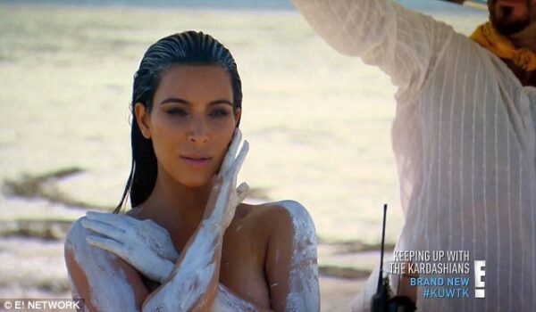 Ολόγυμνη και «ασημένια» η Kim Kardashian στο Instagram